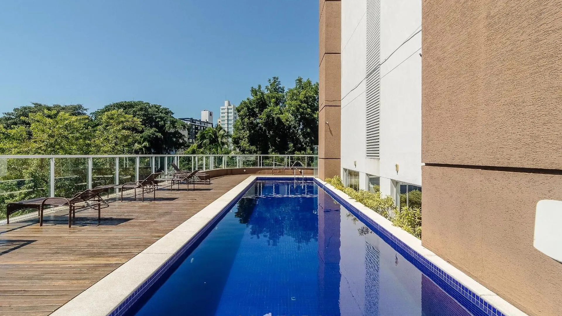 Контакты Apto Em Cond. Com Piscina Em Blumenau - Pem1301